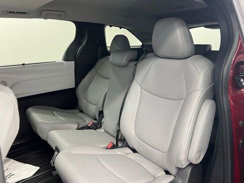 Certified 2026 Toyota Sienna XLE FWD image 12