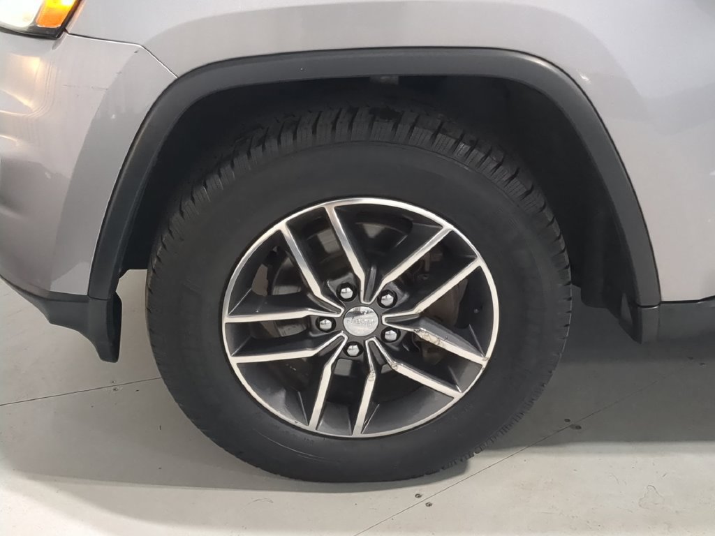 Used 2017 Jeep Grand Cherokee Limited AWD/4WD image 17