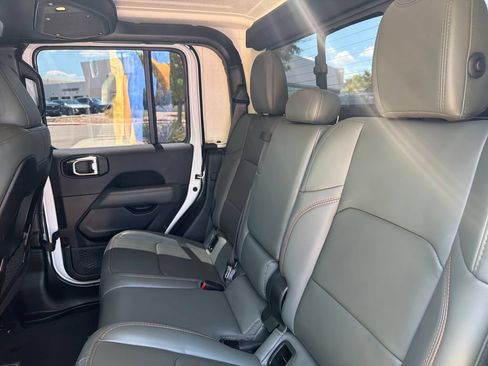Used 2025 Jeep Gladiator Mojave w/ Convenience Group AWD/4WD image 36