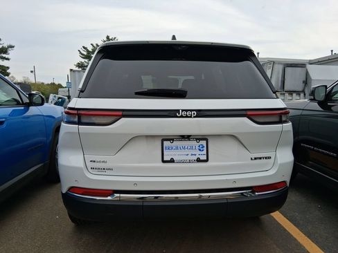 Used 2023 Jeep Grand Cherokee Limited w/ Luxury Tech Group II AWD/4WD image 12