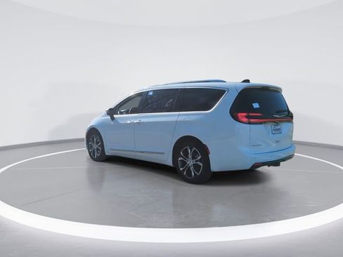 New 2026 Chrysler Pacifica Pinnacle w/ Trailer Tow Group FWD image 6