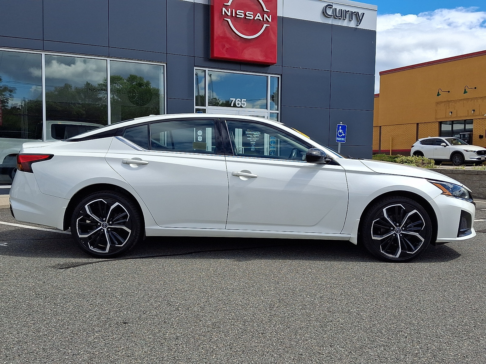 Used 2023 Nissan Altima 2.5 SR AWD/4WD image 8
