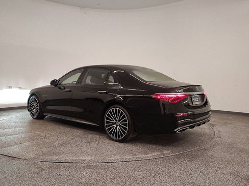 Used 2023 Mercedes-Benz S 580 4MATIC Sedan image 3