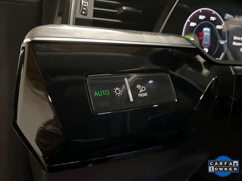 Used 2023 Audi e-tron Premium Plus image 35