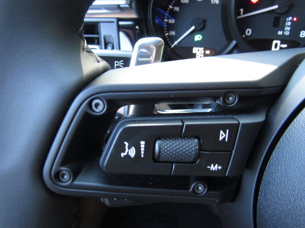 Certified 2026 Porsche Macan AWD/4WD image 34