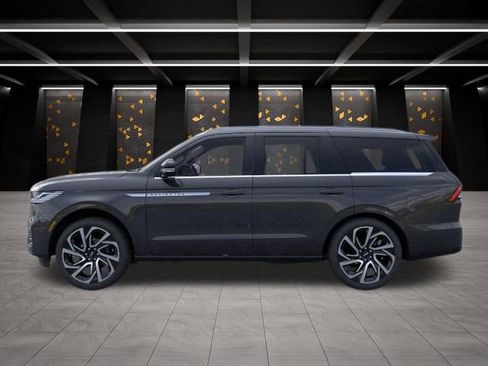 New 2026 Lincoln Navigator Reserve image 3