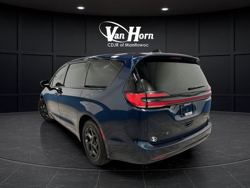 Used 2024 Chrysler Pacifica Limited FWD image 5