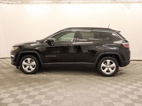 Used 2018 Jeep Compass Latitude w/ Popular Equipment Group FWD image 2