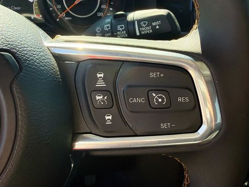 Used 2024 Jeep Wrangler Sahara image 34