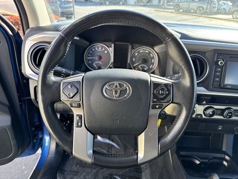 Used 2017 Toyota Tacoma SR5 w/ Tow Package image 18