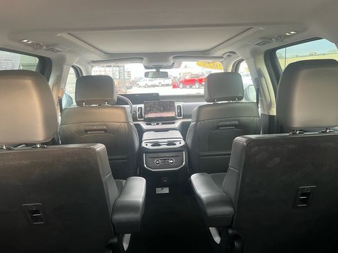 Used 2025 Ford Expedition Active AWD/4WD image 10