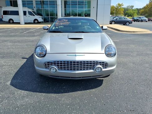Used 2005 Ford Thunderbird Deluxe image 2