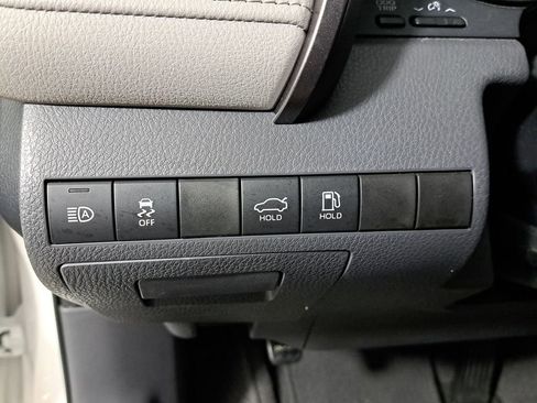 Used 2019 Toyota Camry SE image 12