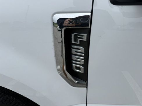 Used 2019 Ford F250 XL w/ Power Equipment Group RWD image 17