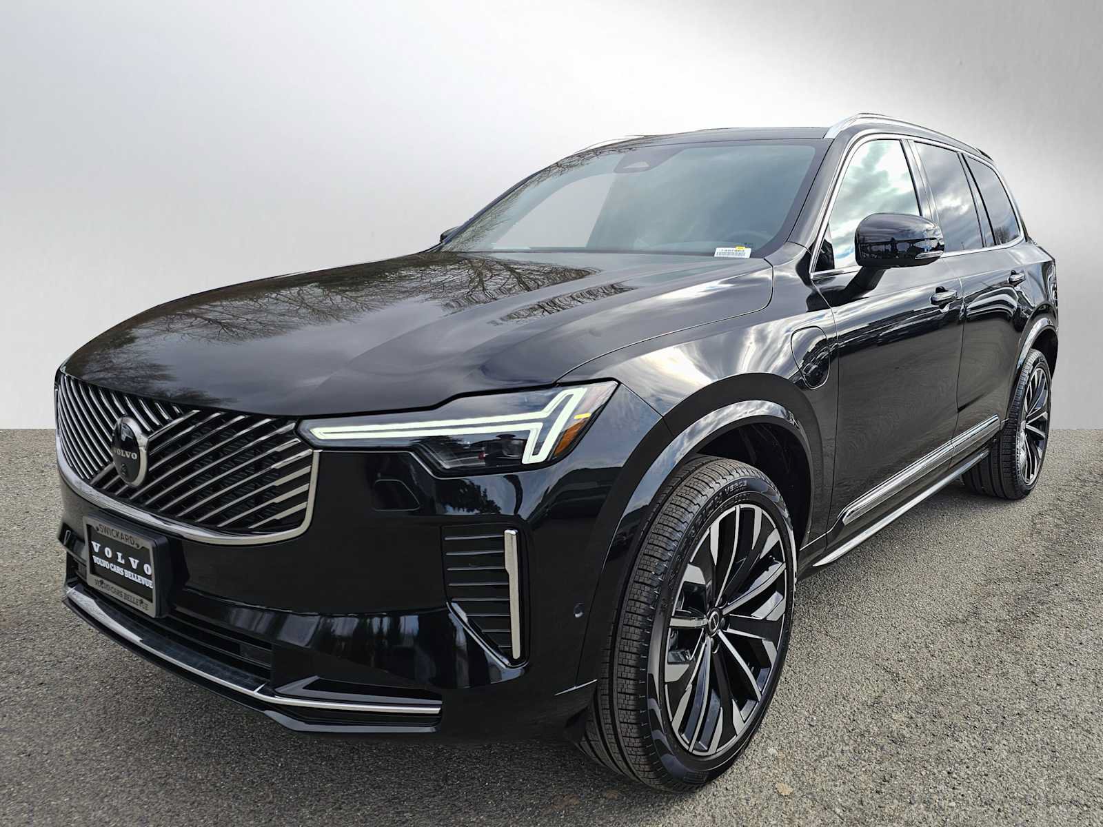 New 2026 Volvo XC90 T8 Plus w/ Protection Package AWD/4WD image 3
