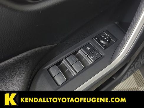 Used 2025 Toyota RAV4 XLE AWD/4WD image 21