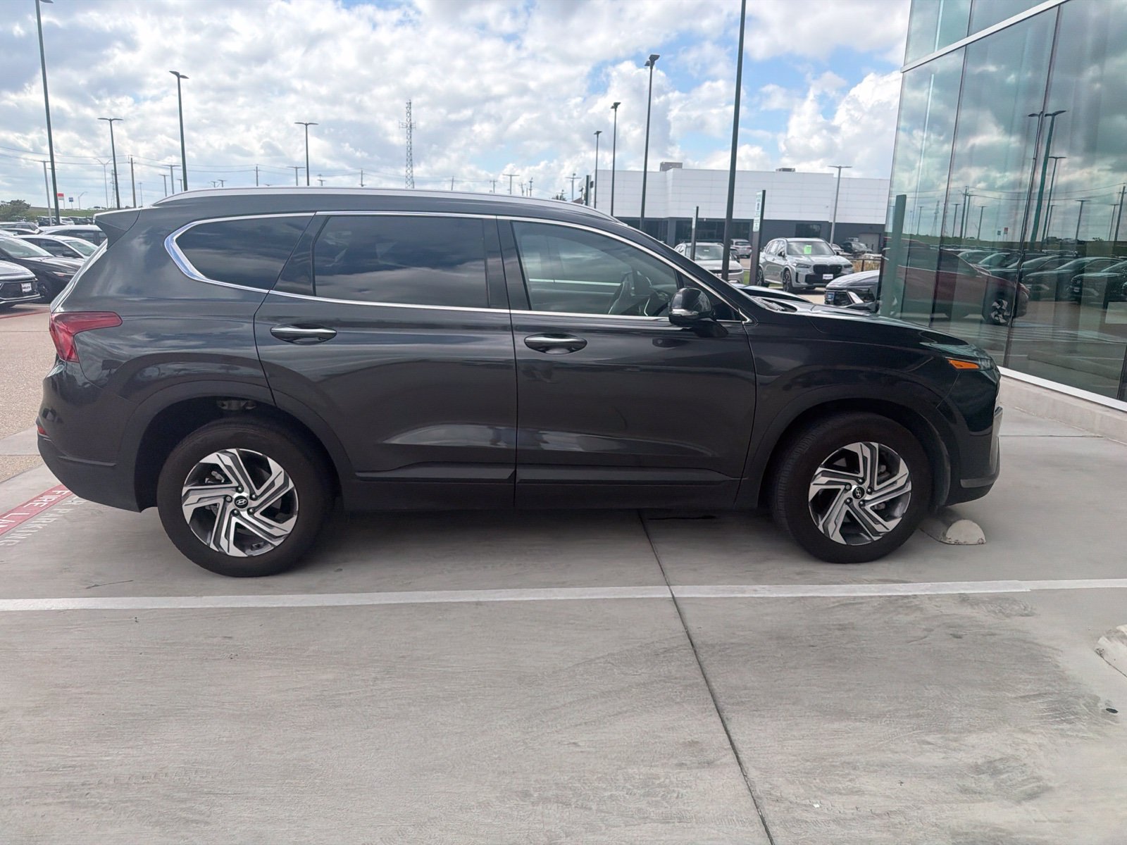 Used 2023 Hyundai Santa Fe SEL w/ Cargo Package FWD image 4
