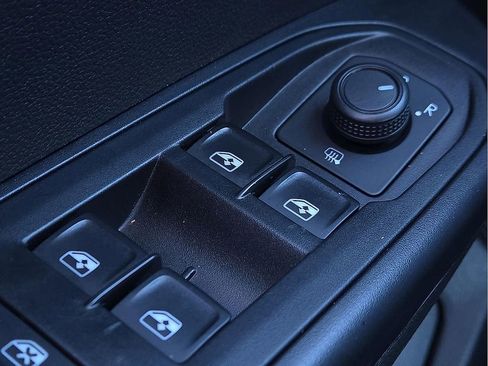 Used 2024 Volkswagen Taos SE image 16