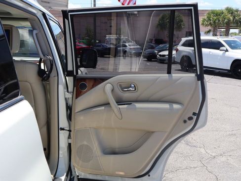 Used 2016 INFINITI QX80 4WD w/ Deluxe Technology Package image 18