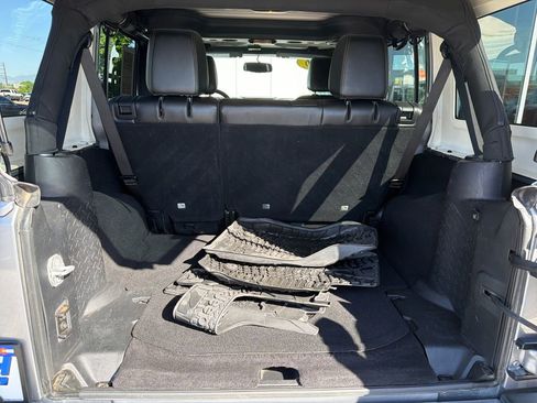 Used 2016 Jeep Wrangler Unlimited Sahara w/ Connectivity Group AWD/4WD image 20