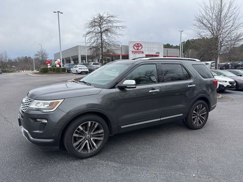 Used 2018 Ford Explorer Platinum image 2