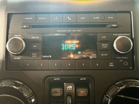 Used 2014 Jeep Wrangler Unlimited Sahara image 14