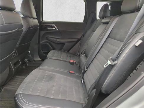 Used 2024 Mitsubishi Outlander SE image 22