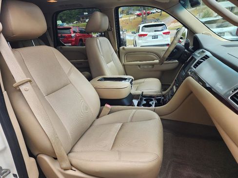 Used 2012 Cadillac Escalade Premium image 14