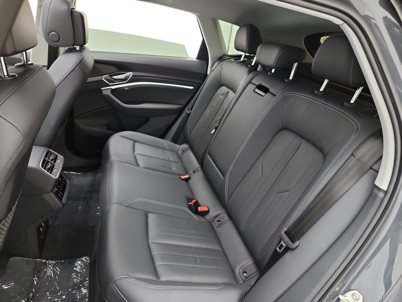 Used 2024 Audi Q8 e-tron Premium AWD/4WD image 16