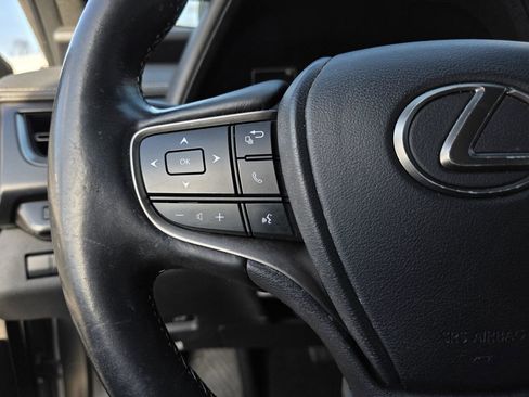 Used 2019 Lexus UX 200 image 25