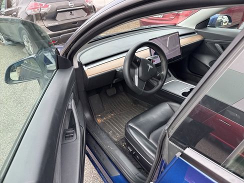 Used 2021 Tesla Model 3 Standard Range Plus image 11