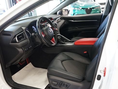 Used 2019 Toyota Camry SE FWD image 25