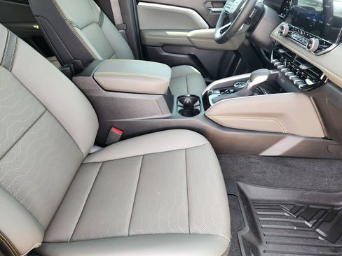 New 2026 Chevrolet Colorado ZR2 w/ Technology Package AWD/4WD image 10