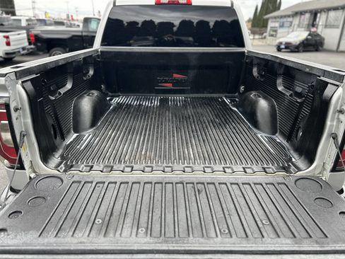 Used 2018 GMC Sierra 1500 SLT image 19
