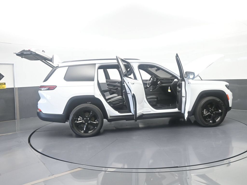Used 2025 Jeep Grand Cherokee L Limited w/ Black Appearance Package AWD/4WD image 82