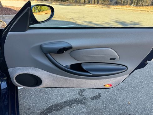 Used 1999 Porsche Boxster HEATED SEATS / MANUAL TRANSMIS image 39