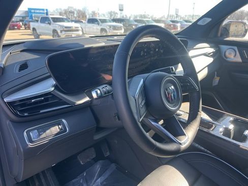 Used 2025 Buick Enclave Avenir image 13