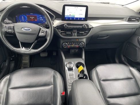 Used 2021 Ford Escape Titanium image 3