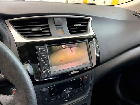 Used 2019 Nissan Sentra SV FWD image 11