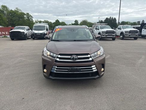 Used 2017 Toyota Highlander Limited AWD/4WD image 8