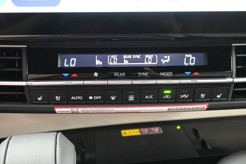 Used 2026 Toyota Sienna Limited FWD image 23