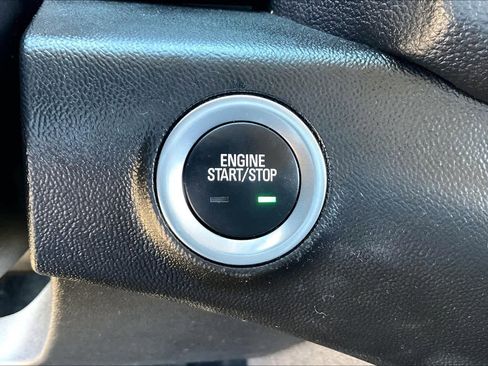 Used 2024 GMC Terrain SLE image 33