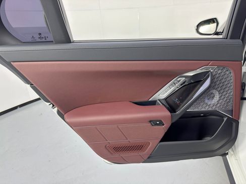 Used 2023 BMW i7 xDrive60 w/ Executive Package 2 image 55