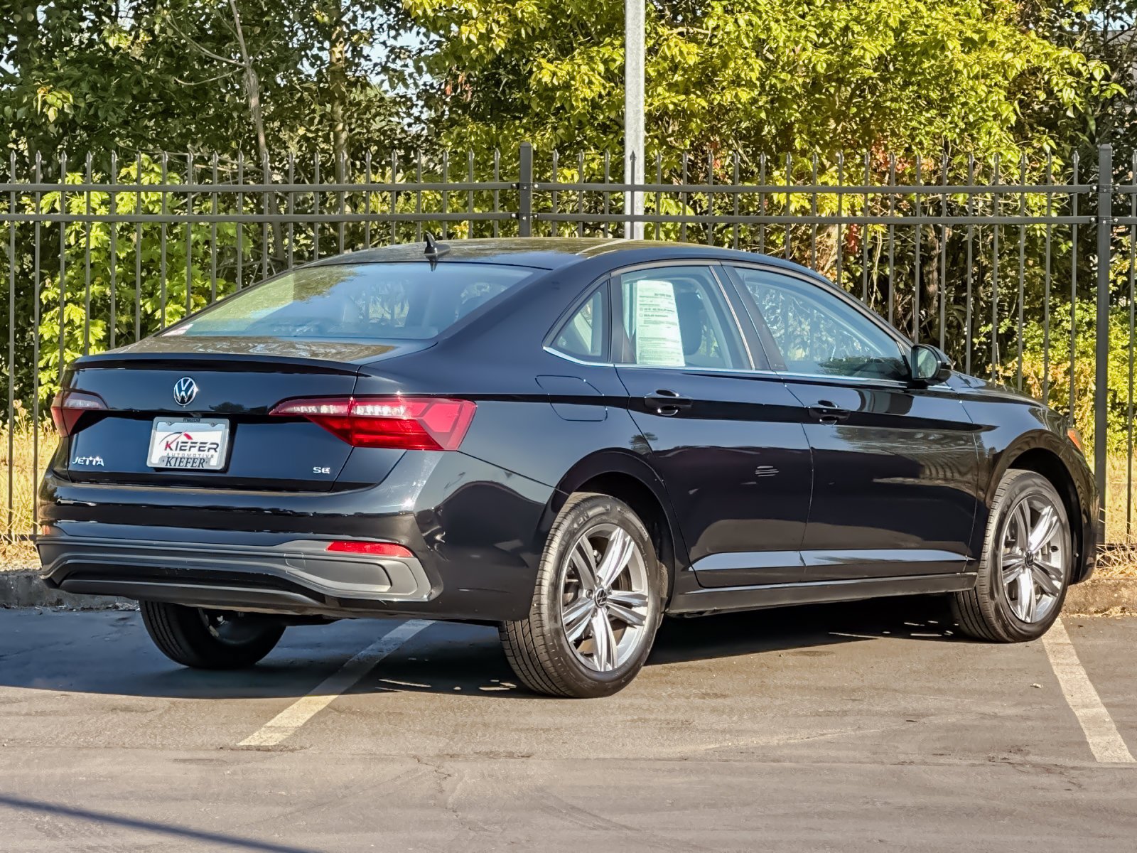 Used 2024 Volkswagen Jetta SE FWD image 4