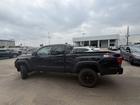 Used 2022 Toyota Tacoma SR w/ SX Package RWD image 8