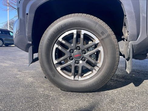 Used 2024 Toyota Tacoma TRD Sport w/ TRD Sport Upgrade Package image 4