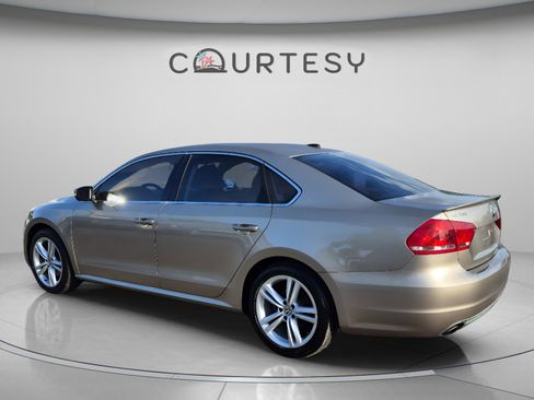 Used 2015 Volkswagen Passat TDI SE FWD image 5