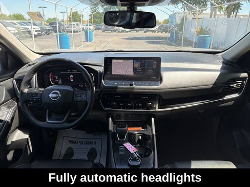 Used 2025 Nissan Rogue SL AWD/4WD image 15