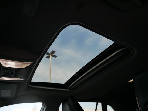 Used 2023 Toyota RAV4 XLE Premium image 33