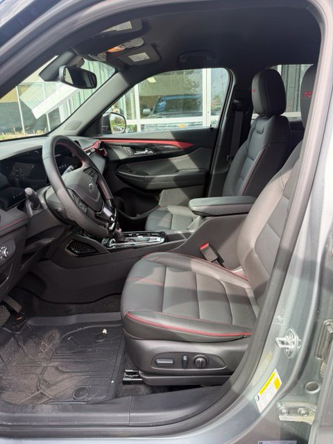 Used 2025 Chevrolet TrailBlazer RS w/ Convenience Package AWD/4WD image 4